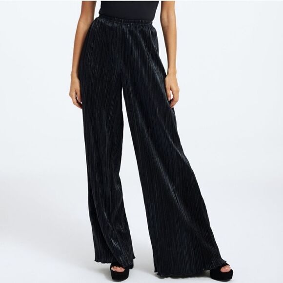 Good American Shine Plissé Pants in Black - Picture 1 of 4
